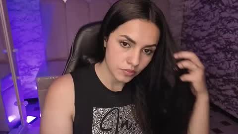 Snapshot of mialover_v chatting on 09.22.25 Hi Stream 1500 to 2100 online show from 09.22.25