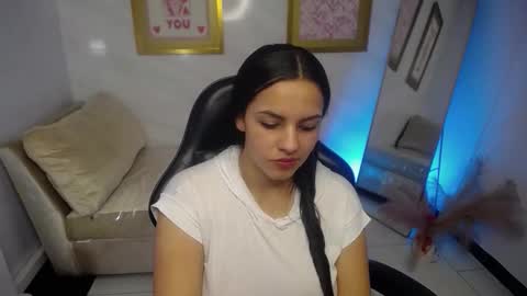 Snapshot of mialover_v chatting on 10.24.25 Hi Stream 1500 to 2100 online show from 10.24.25