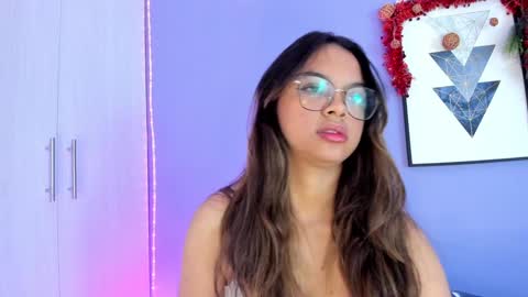 Snapshot of mialuxx chatting on 12.03.24 Mia online show from 12.03.24