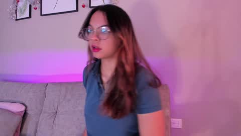 Snapshot of mialuxx chatting on 12.14.24 Mia online show from 12.14.24