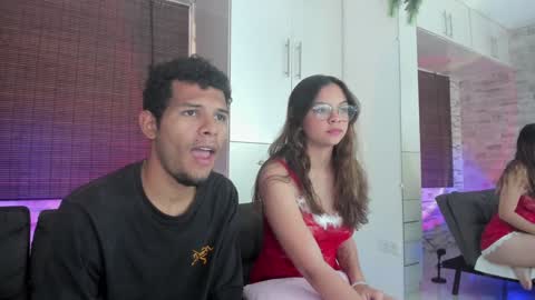 Snapshot of mialuxx chatting on 12.16.24 Mia online show from 12.16.24