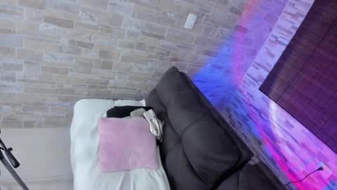 Snapshot of mialuxx chatting on 12.17.24 Mia online show from 12.17.24