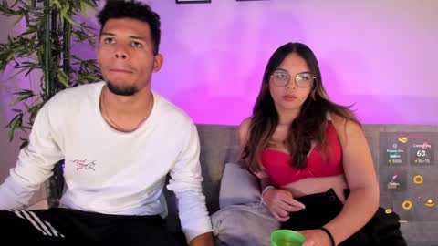 Snapshot of mialuxx chatting on 01.12.25 Mia online show from 01.12.25