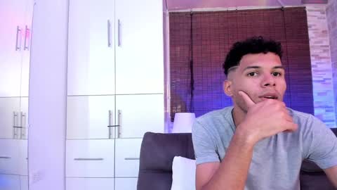 Snapshot of mialuxx chatting on 01.23.25 Mia online show from 01.23.25