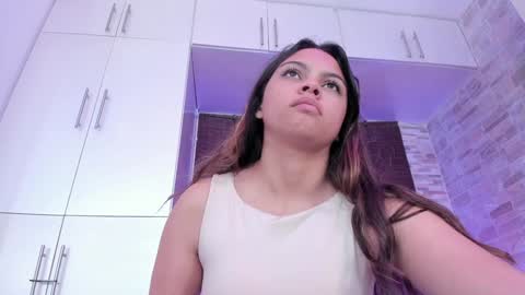 Snapshot of mialuxx chatting on 01.31.25 Mia online show from 01.31.25