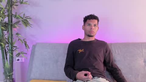 Snapshot of mialuxx chatting on 02.03.25 Mia online show from 02.03.25