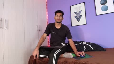 Snapshot of mialuxx chatting on 02.07.25 Mia online show from 02.07.25