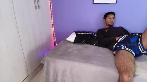 Snapshot of mialuxx chatting on 02.14.25 Mia online show from 02.14.25