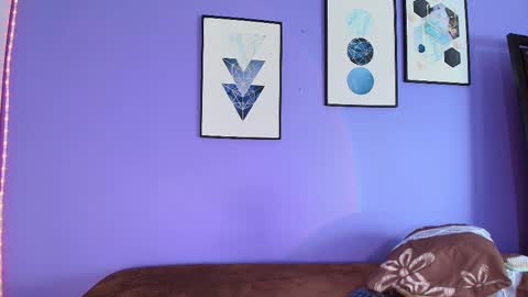 Snapshot of mialuxx chatting on 02.22.25 Mia online show from 02.22.25