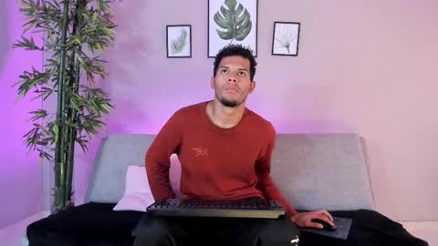 Snapshot of mialuxx chatting on 03.02.25 Mia online show from 03.02.25