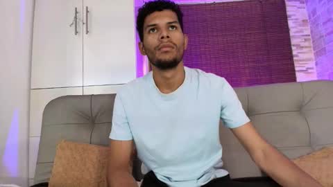 Snapshot of mialuxx chatting on 10.05.25 Mia online show from 10.05.25