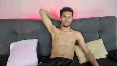 Snapshot of mialuxx chatting on 10.11.25 Mia online show from 10.11.25