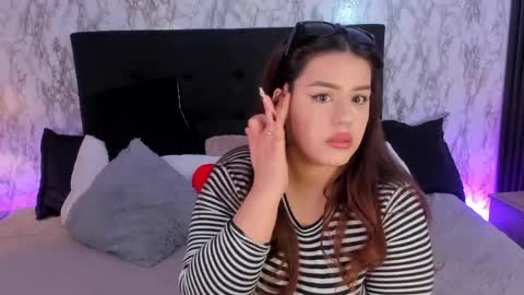 Mia   -5 7001400 Follow  online show from 05.30.26