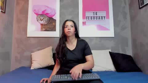 Mia online show from 10.06.25