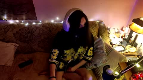 Snapshot of miaowhowl chatting on 02.09.25 Kristien online show from 02.09.25