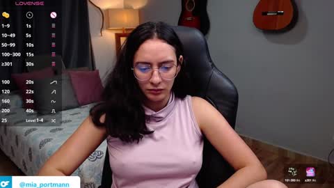 Snapshot of miaportman chatting on 01.23.25 MIAPORTMANN online show from 01.23.25