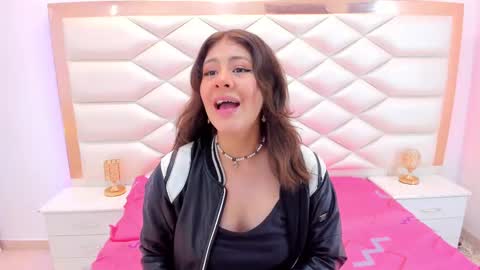 Sweetie Mia online show from 02.25.25