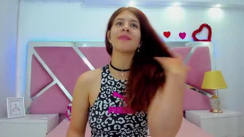 Snapshot of miaqueen021 chatting on 11.07.25 Sweetie Mia online show from 11.07.25