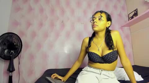 Snapshot of miarivers_ chatting on 11.29.25 MIA online show from 11.29.25