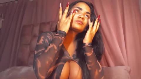 miasaandovaal 22 online show from 11.29.25