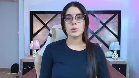 Mia online show from 10.06.25