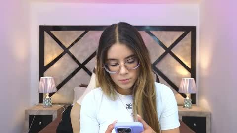Snapshot of miasilverr chatting on 06.02.26 Mia online show from 06.02.26