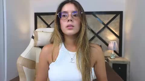 Snapshot of miasilverr chatting on 06.16.26 Mia online show from 06.16.26