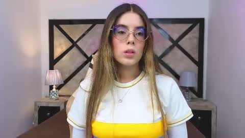 Snapshot of miasilverr chatting on 06.17.26 Mia online show from 06.17.26