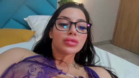 Snapshot of miasplash chatting on 02.03.25 Mia online show from 02.03.25