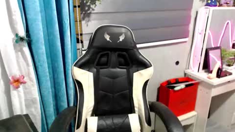 Mia online show from 12.19.25