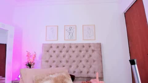 Miavenuss 1 online show from 03.21.26