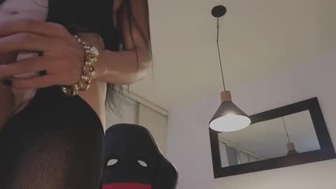 Mia online show from 03.10.26