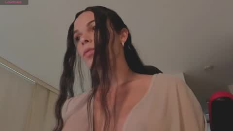 Mia online show from 04.10.26