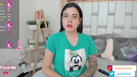 Mia Villalobos online show from 01.04.25