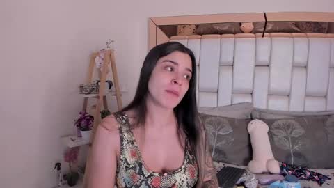 Mia Villalobos online show from 02.12.25