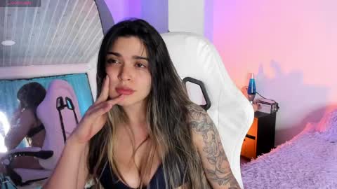 Mia Villalobos online show from 05.12.26