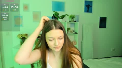 Snapshot of miavixxenn chatting on 09.26.25 Mia online show from 09.26.25