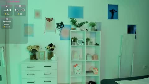 Snapshot of miavixxenn chatting on 10.02.25 Mia online show from 10.02.25