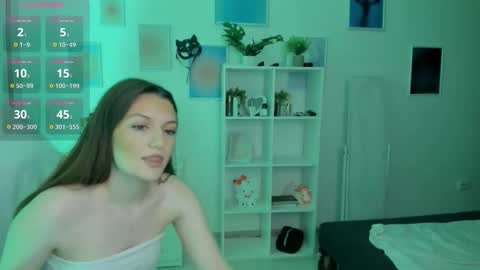 Snapshot of miavixxenn chatting on 10.06.25 Mia online show from 10.06.25