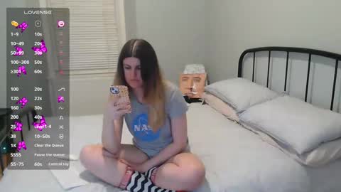 Snapshot of miawallace__ chatting on 02.08.25 Mia online show from 02.08.25