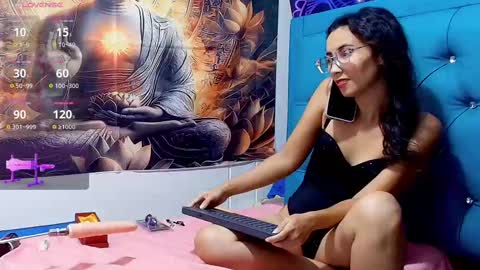 Mia online show from 10.07.25