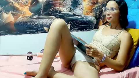 Mia online show from 12.22.25