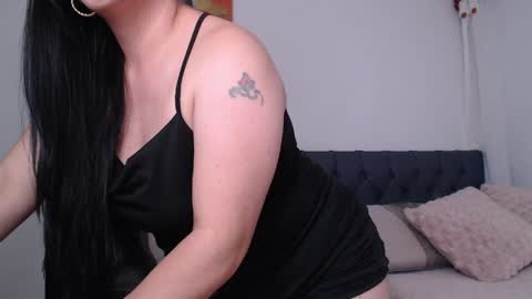 Snapshot of miawilson_1 chatting on 04.11.26 Mia Wilson online show from 04.11.26