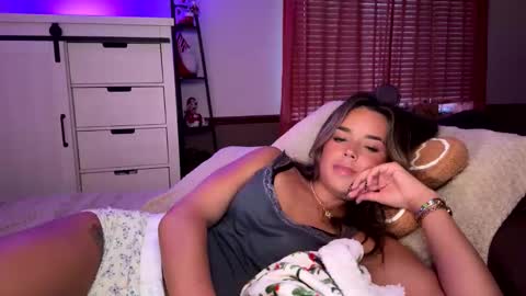 Snapshot of miaxxox chatting on 11.26.25 Mia online show from 11.26.25