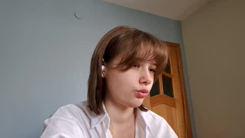 Snapshot of micasulejmanovski chatting on 10.05.25 Luna online show from 10.05.25