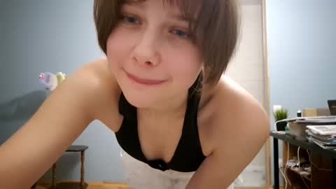 Snapshot of micasulejmanovski chatting on 10.06.25 Luna online show from 10.06.25