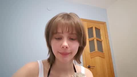 Snapshot of micasulejmanovski chatting on 10.13.25 Luna online show from 10.13.25
