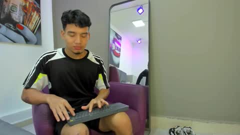 Snapshot of michael__ross chatting on 01.07.26 Michael Ross online show from 01.07.26