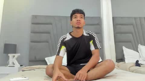 Snapshot of michael__ross chatting on 01.12.26 Michael Ross online show from 01.12.26