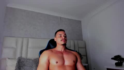 Snapshot of michael_reinolds chatting on 09.27.25 Michael online show from 09.27.25